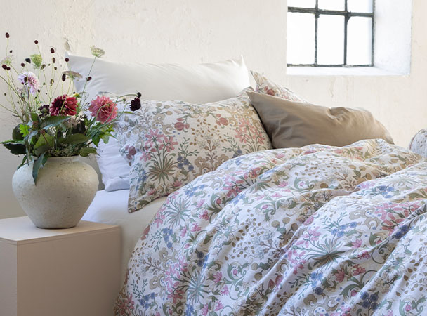 Blommigt bl&aring; s&auml;ngkl&auml;der fr&aring;n Bor&aring;s Cotton